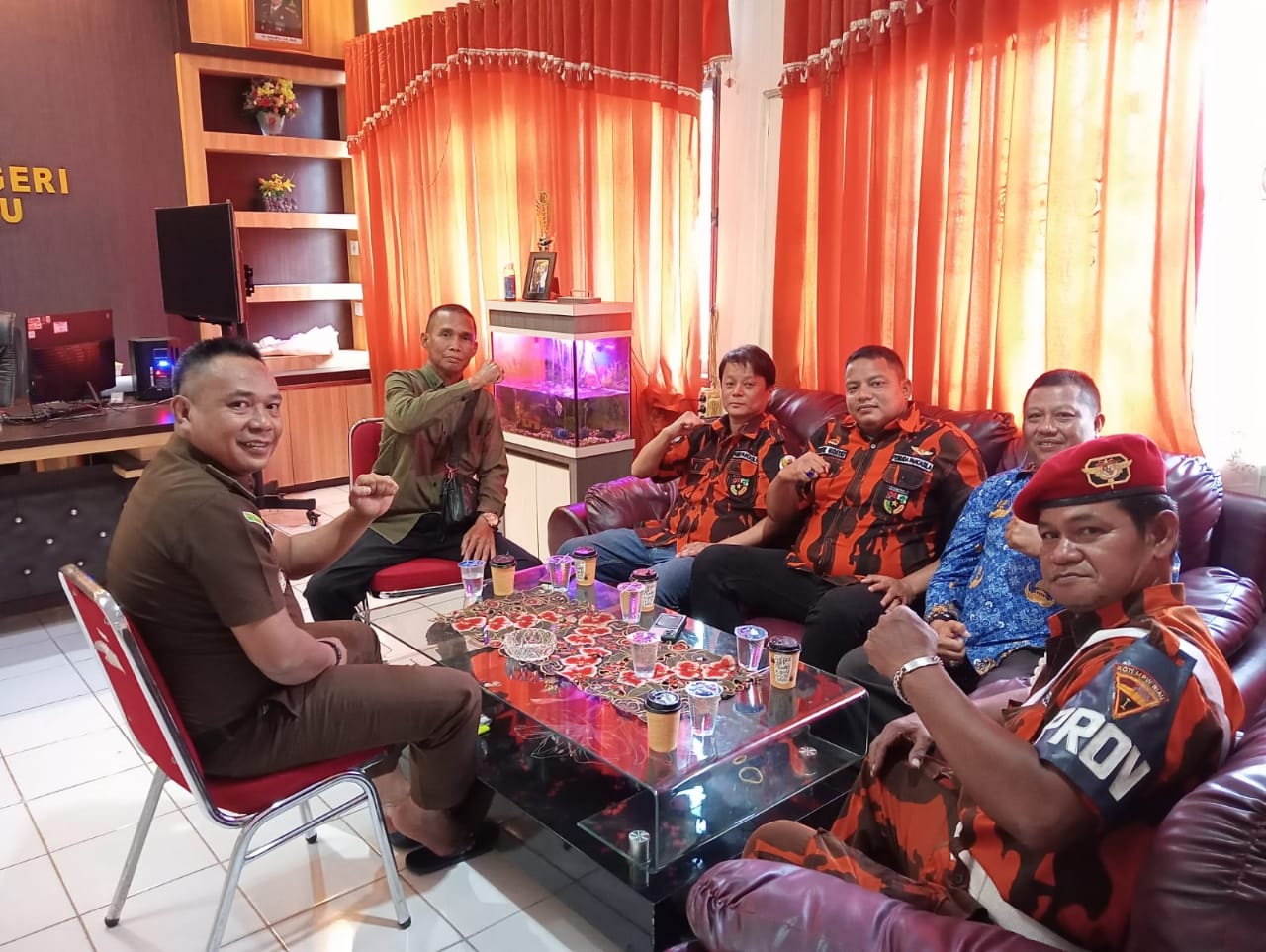 Kunjungan silaturahmi ketua MPC Inhu organisasi Pemuda Pancasila di Kantor Kejari Inhu